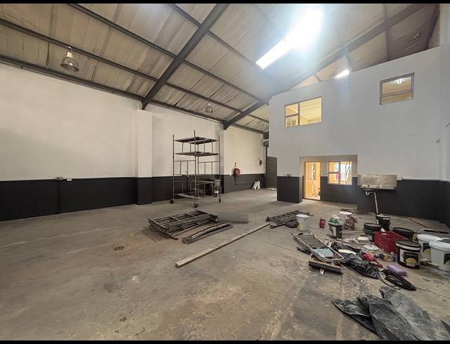 275M² WAREHOUSE TO LET IN STRAND INDUSTRIA